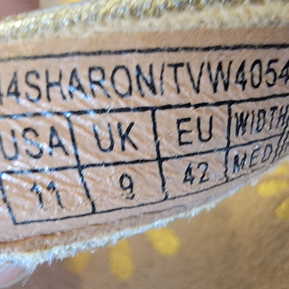 Vionic by Orthaheel Sharon Patent Thong Sandals - Picture 3 of 3